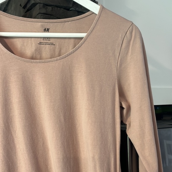 H&M maternity long sleeve - Picture 2 of 6